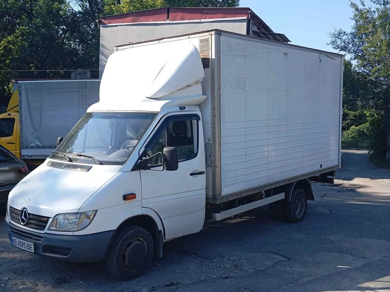 Mercedes Sprinter «Богатира» з меблевою будкою 4,2 м